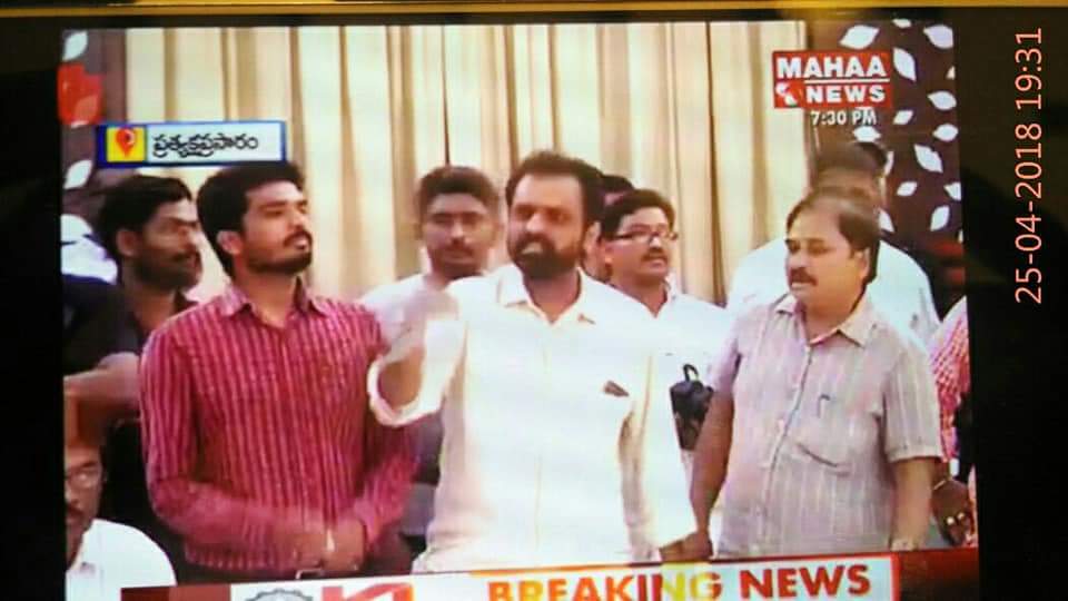 ssreddy222's tweet image. చంద్రబాబు @ncbn అసమర్థత కు ప్రజలను శిక్షార్హులు చేసిన సందర్భాలు ఎన్నో... @naralokesh

అందులో ఈ #మహాటీవీ మహా పన్నాగం...

దాన్ని సమర్థవంతంగా తిప్పికొట్టింది YSRCP IT WING BANGALORE / #Syam అన్న @samreddy007 
@ysjagan @YSRCParty @SakshiHDTV @pushreddy @PawanKalyan