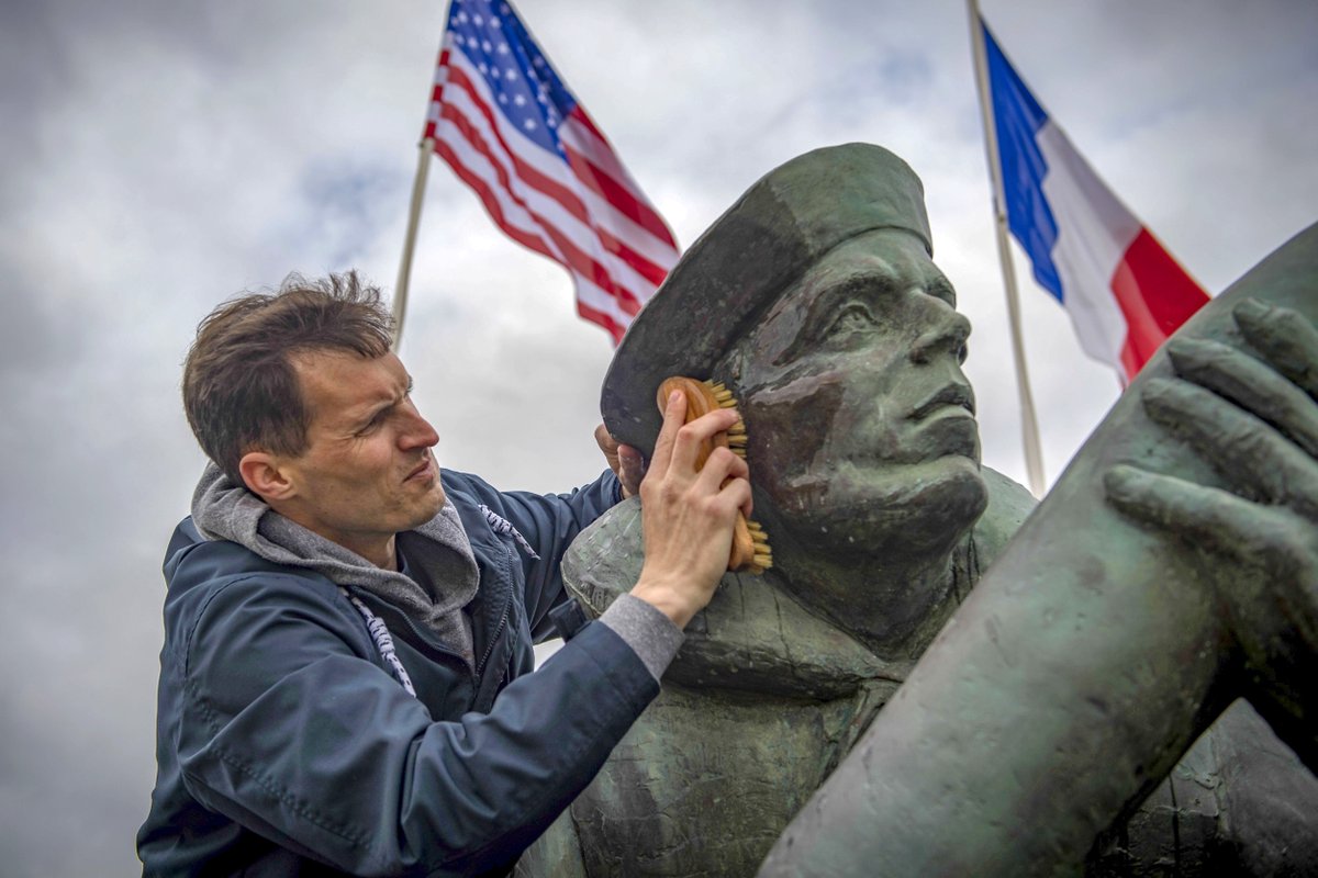 Fresh face.

A @USNavy #sailor cleans a monument @Utah_Beach #DDay Museum in #France 🇫🇷 during a port visit by #USSPorter. #KnowYourMil