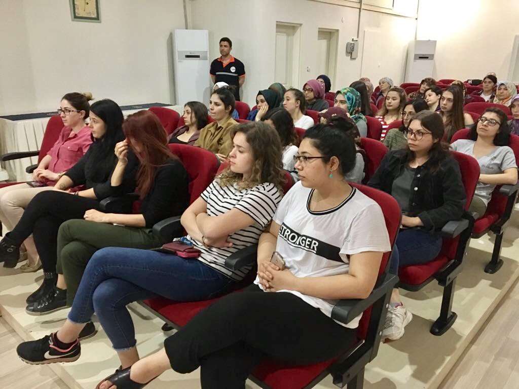 KocaeliKYGM's tweet photo. Fatma Seher Hanım Yurdu öğrencilerine AFAD tarafından "Temel Afet Bilinci" eğitimi verildi. https://t.co/5cMmryXQVh