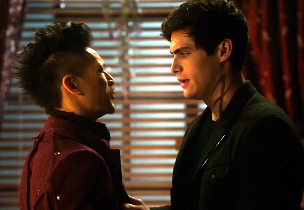 Pll_livnat's tweet photo. RT for Alec and Magnus
FAV for Alec and Underhill
#Malec #Shadowhunters https://t.co/UEC7ZnOZ7a
