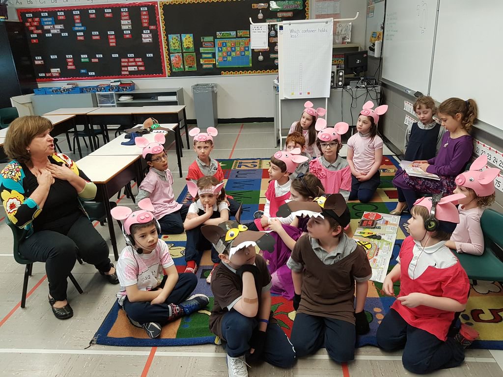 The_OJCS's tweet photo. It's that time of year again at #OJCS, #FrenchPlays for #Grades 1-3. Congratulations to Malene and Mr. P for another year well done #THEOJCS #JEWISHEDUCATION https://t.co/MzNw7rYQpL