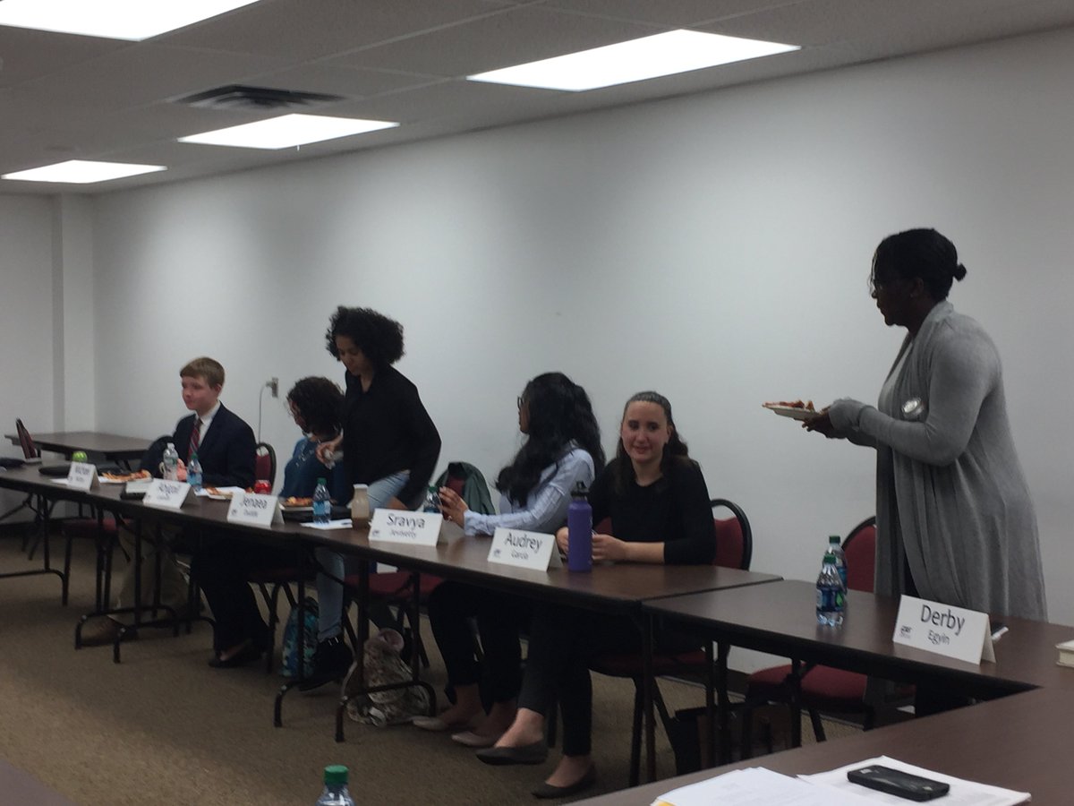 CAS_ct's tweet photo. The CT State Student Advisory Council on Education meets to discuss next steps following its statewide CT Sees initiative #CTSees #SSACE https://t.co/JttVsBsMsE
