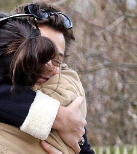 harrymoonchild's tweet photo. when you hug harry he sways with you and whispers in your ears "you alright" "i love you" and rubs your back if you're nervous, you can feel him when he laughs and harry never breaks the hug first and squishes his face against you :))))))) it was nice knowing you all :))))))) https://t.co/4DliXgo0GU