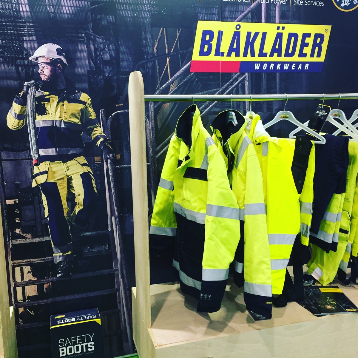 KiowaLtd's tweet photo. A big #ThankYou to everyone that came to see @KiowaLtd @FPSEXPO and our new @BlakladerUK #multinorm stand. #Blaklader #FlameResistant #workwear #hivis #jackets #trousers #overalls #ItsATribalThing https://t.co/3p2sJoIeve