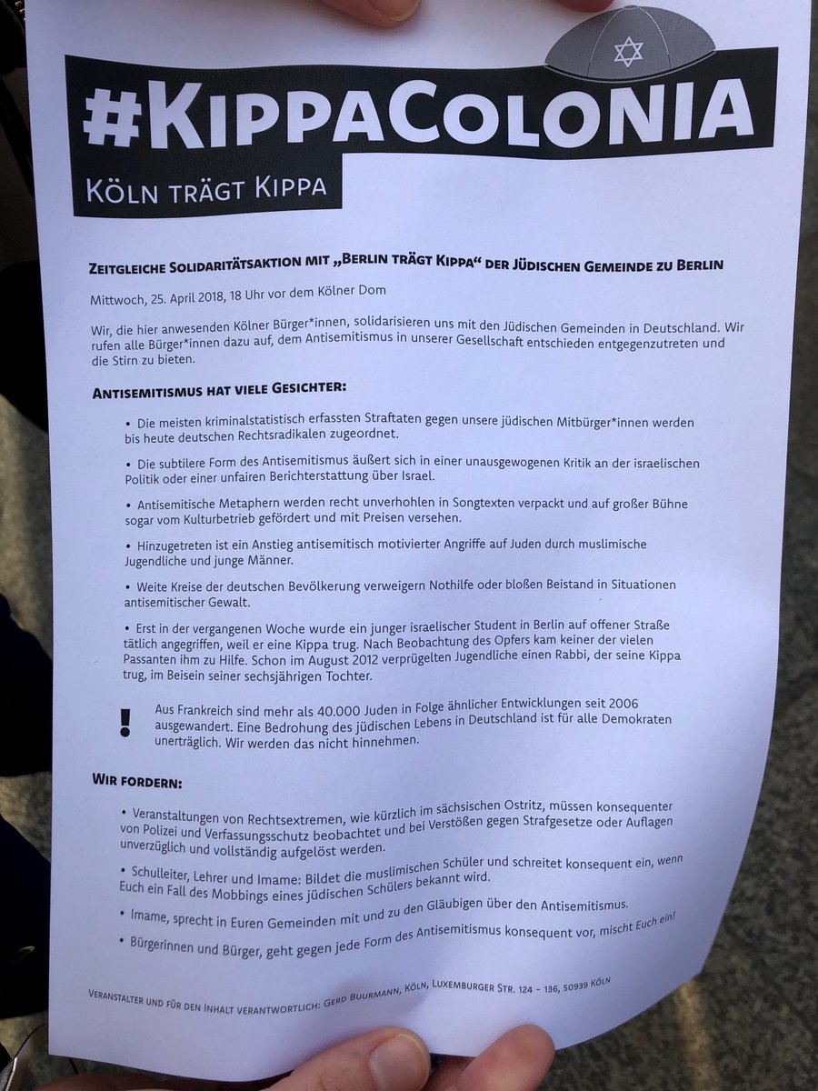 museum_miqua's tweet photo. Vor dem #KoelnerDom gegen #Antisemitismus! #kippa #KippaColonia https://t.co/BMcICcvlV1