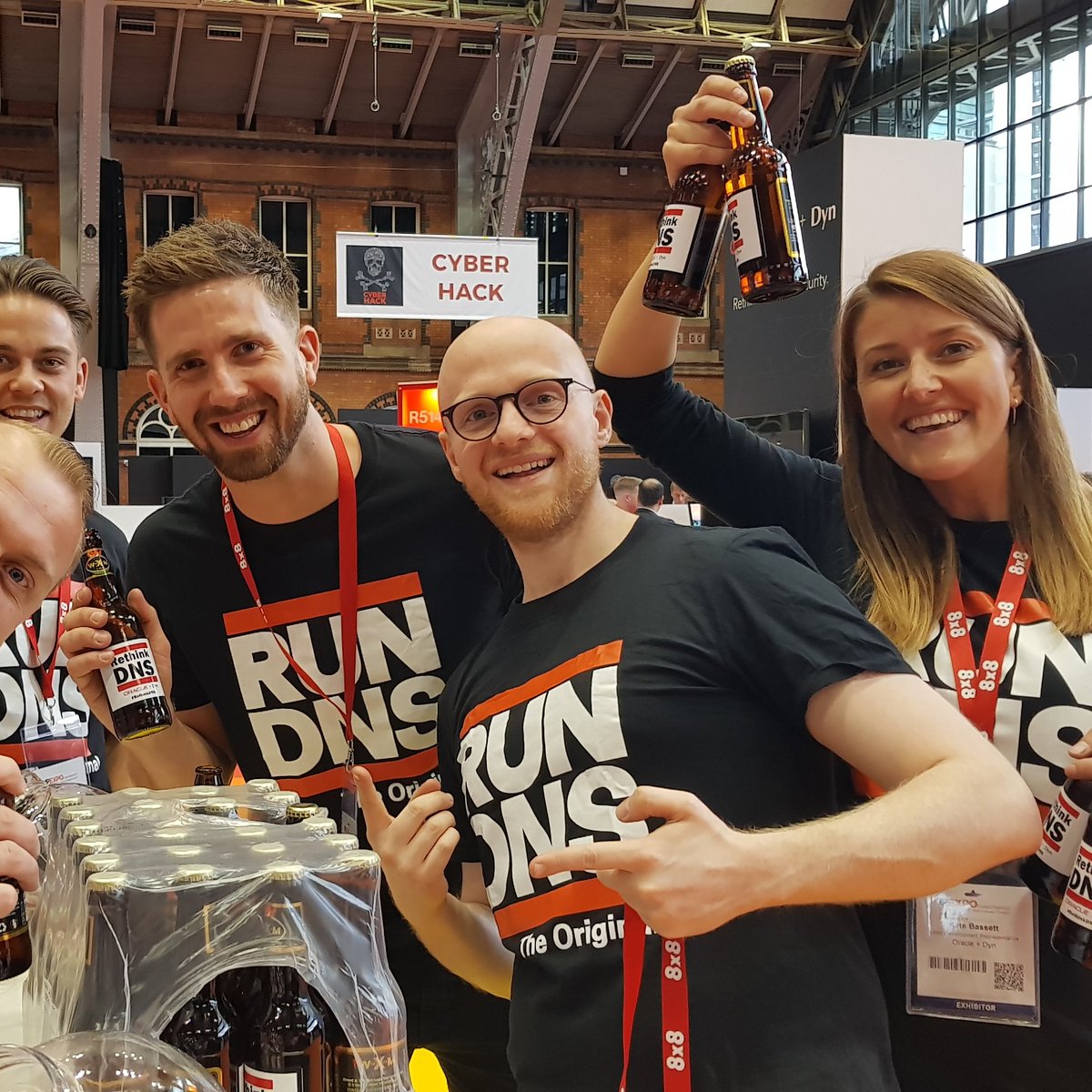 WebtreeIT's tweet photo. It's important to network when at trade shows.  Here we have Oracle+Dyn showing us how it's done. @IPEXPO @Dyn https://t.co/muM4QDFNMV
