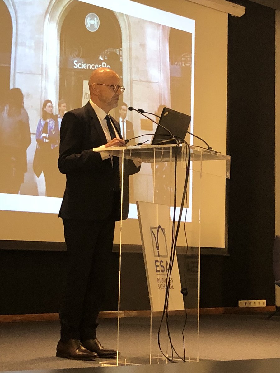 InstitutFrLiban's tweet photo. Ce soir @ESABeirut : conférence de @cluzeljp sur l’économie de la culture dans un contexte mondialisé - une initiative de @InstitutFrLiban avec le soutien #BanqueBEMO https://t.co/z8CIyFbdAv