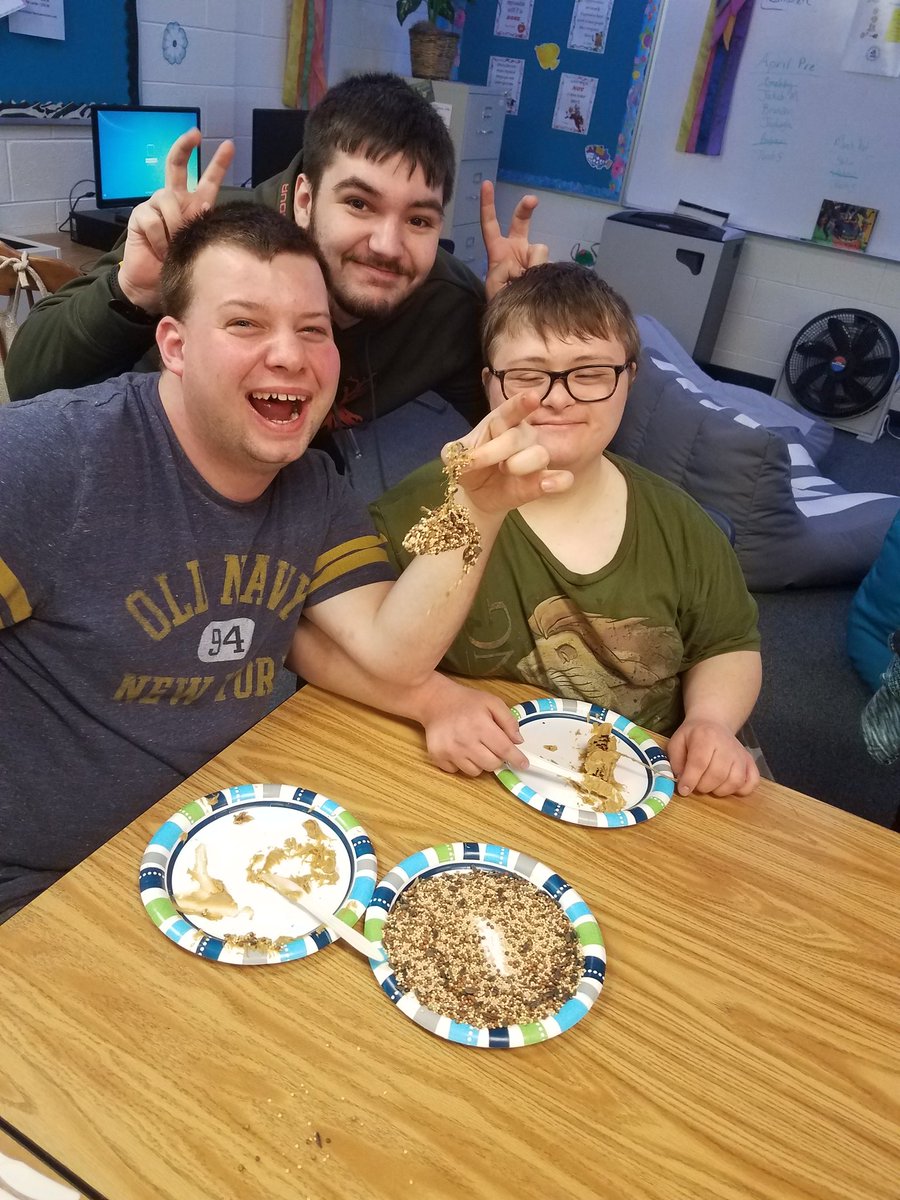 Lamphere_AT's tweet photo. Making bird feeders #science #wearelamphere https://t.co/Jz8GJZ4BmX
