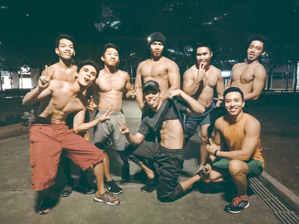 enjayneer's tweet photo. Throwback with my Street Workout Philippines fam. Workout soon!! #calisthenics #swph #track30th #baraspilipinas https://t.co/I0nfyq7ZFQ