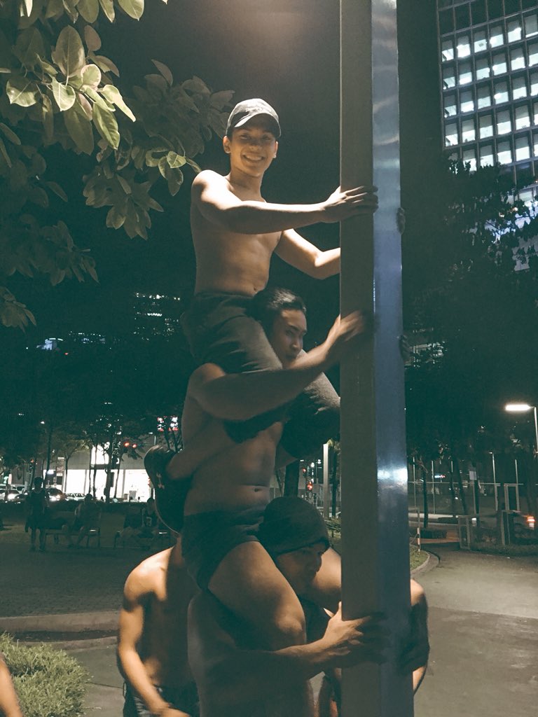 enjayneer's tweet photo. Throwback with my Street Workout Philippines fam. Workout soon!! #calisthenics #swph #track30th #baraspilipinas https://t.co/I0nfyq7ZFQ