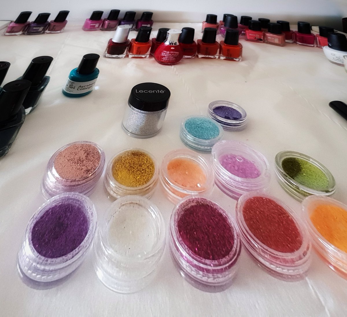 lecturer_design's tweet photo. #SummerChillout lunch hour fruit juice, fruit, facial & nails £5 #bargain #EnterpriseActivity @AyrshireColl #collaboration NC Fashion & Beauty students for Glasgow Children's Hospital Charity. Well done great idea! https://t.co/dT0zlDrVQm