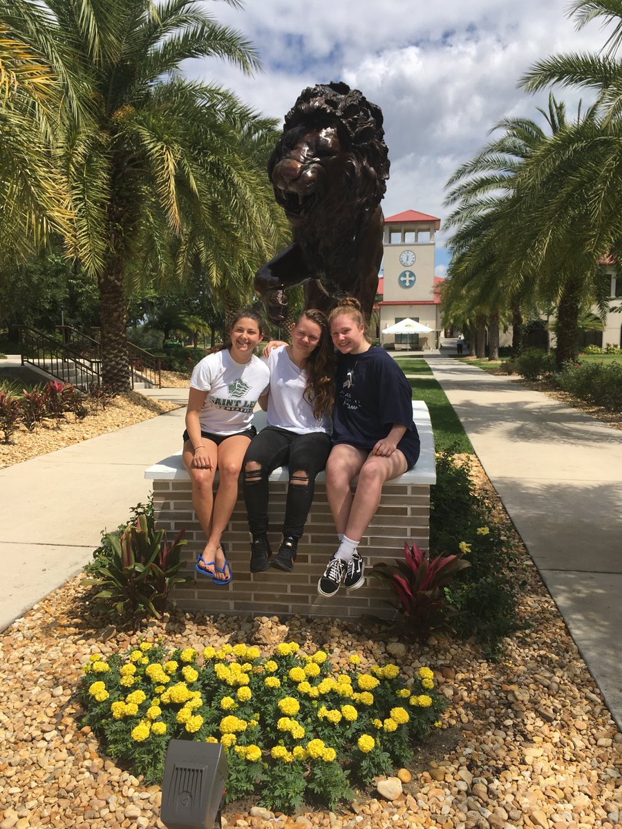 FranReidy's tweet photo. Some @SaintLeoWBB players saying good bye to Leo for the summer #BackBeforeYouKnowIt https://t.co/21KCcTgym3