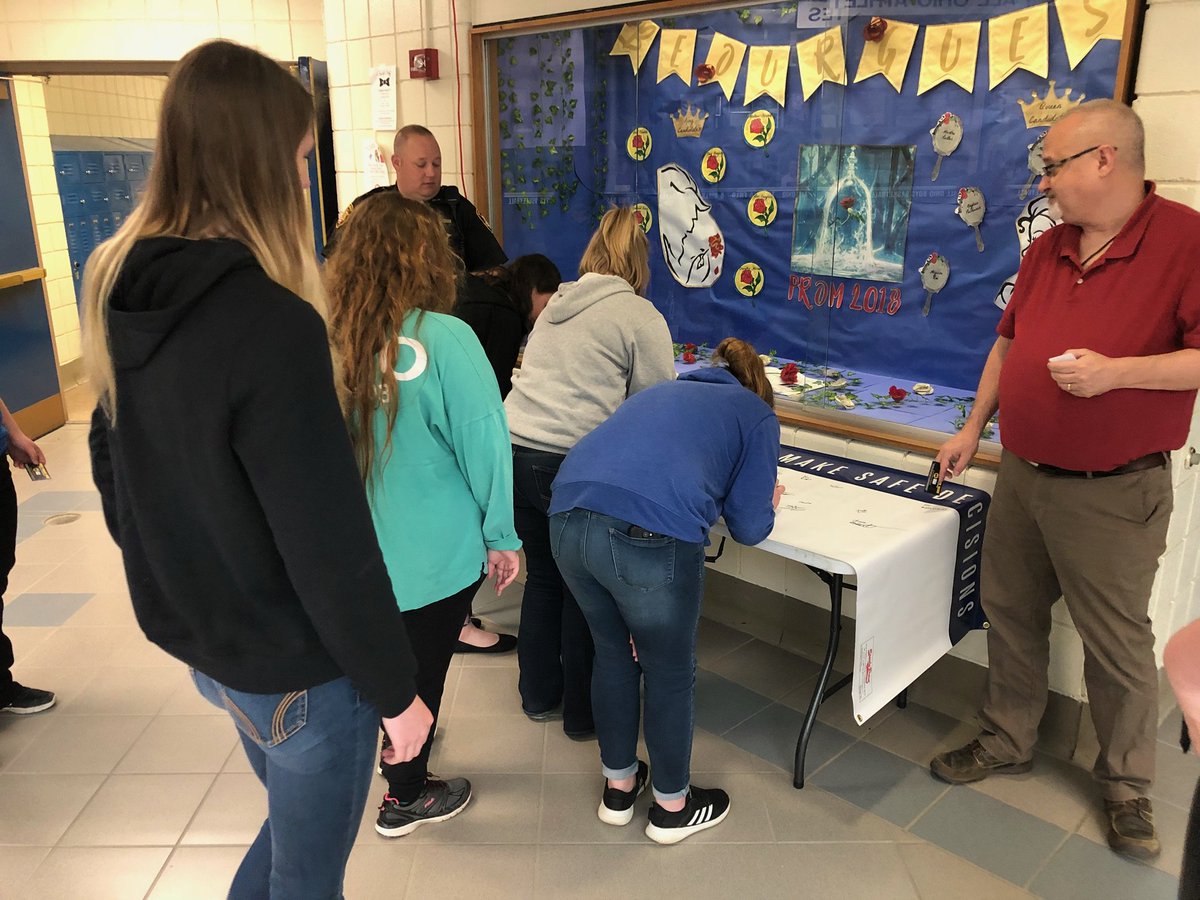 East Guernsey On Twitter Buckeye Trail Jrs Srs Sign Prom