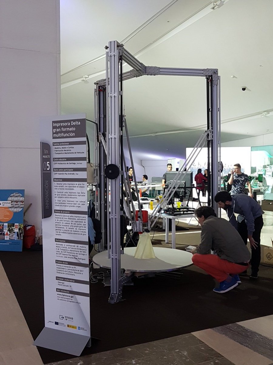 MakerGal3D's tweet photo. Van unas 7 horas de impresión y la cosa pinta muy bien @mahormuniz #upe #bigdelta #deltaprinter #reprap #openhardware #fpinnova2018 https://t.co/TAwD6koDfe