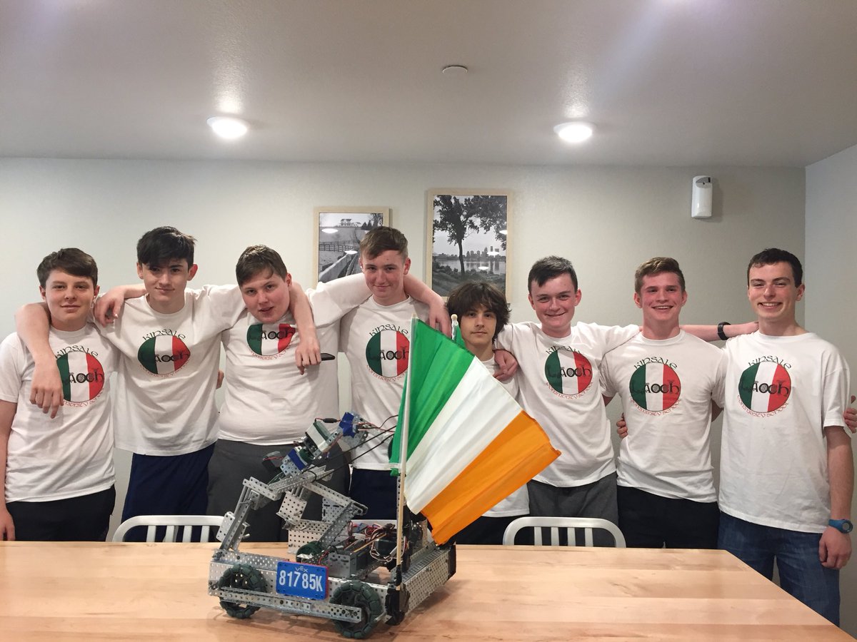 KinsaleComSch's tweet image. Team KCS about to head for Kentucky Convention Centre to represent Ireland in the @VEXRobotics World Championships @KinsaleTY. Everyone really excited here in the USA 🇺🇸