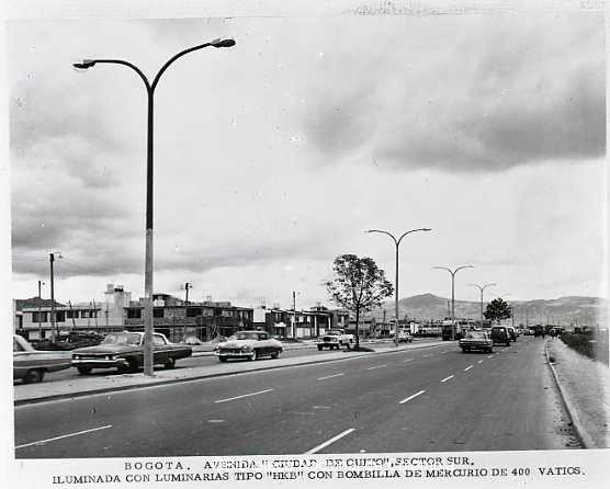 Transversal91's tweet photo. Avenida Caracas, Ciudad Quito Dia Y Noche | Rodríguez, Manuel H., 1920-2009 | 1955-1972 #Cultura #Fotográfía #PanorámicasBogotá #CallesBogotá #follow4follow #Bogotá #Ciudad #FotosAntiguas #Historia #AvCaracas #Construcción #Investigación #Movilidad #Transporte #Calle26 #Blog https://t.co/W2dLH3x0AB