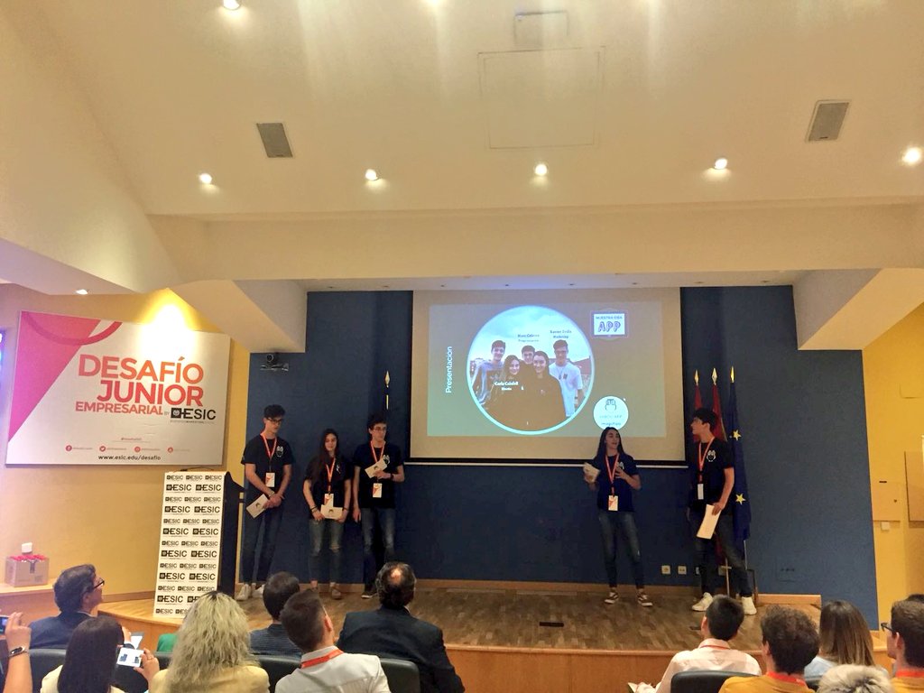 Ahora toca la presentación de la app 'Hibou', la propuesta del equipo finalista de <a href="/insatorroja/">Institut Antoni Torroja</a>
 #DesafioESIC  <a href="/DesafioJrESIC/">Desafío Junior ESIC</a>