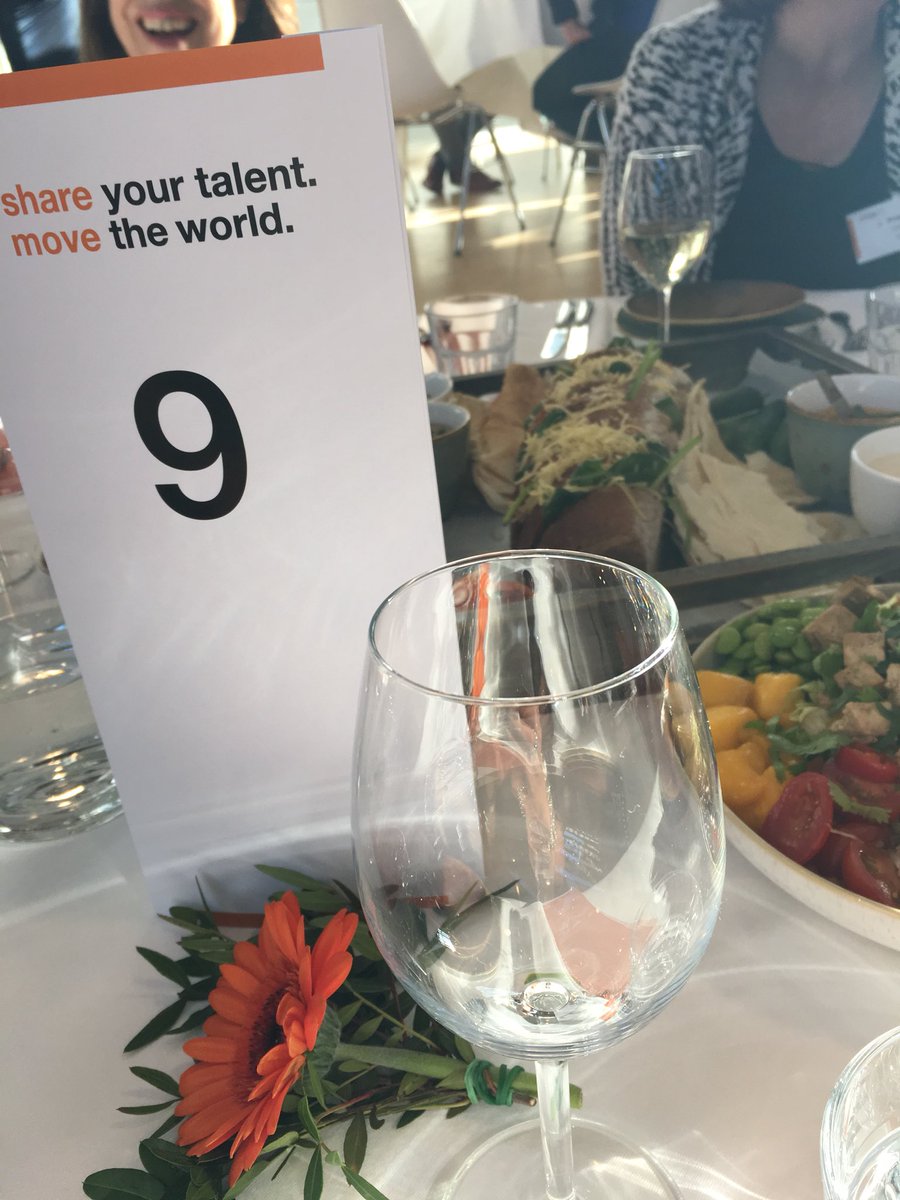 DebbyTohata's tweet photo. Aan tafel met relaties van @hanze https://t.co/eakoUQQmBn