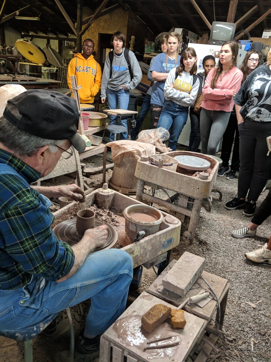 ArtwithHarkins's tweet photo. Learning from a 5th generation Potter Sid Luck! #PatriART @AFHSVisualArts @JenCave_73 https://t.co/21G43IAM5d