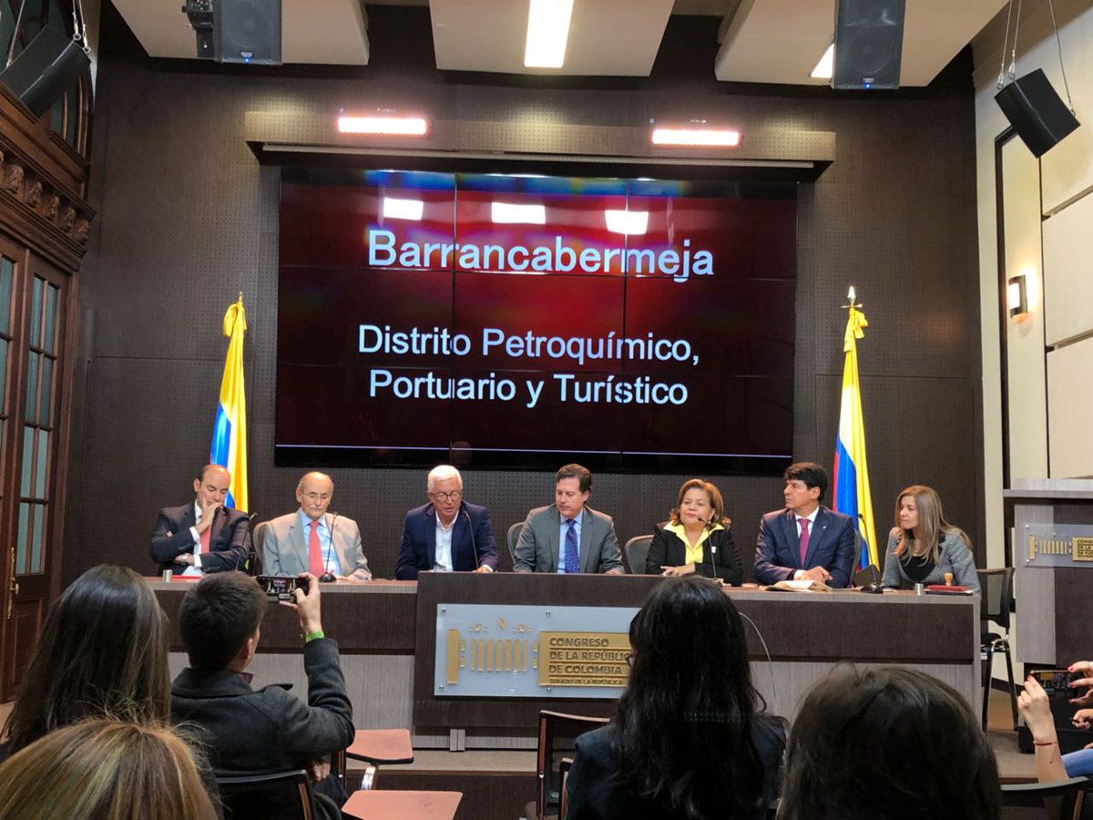 Senadores <a href="/juanmanuelgalan/">Juan Manuel Galán</a> <a href="/doriscvega/">Doris Clemencia Vega</a> <a href="/HoracioSerpa/">Horacio Serpa Uribe</a> y <a href="/JERobledo/">Jorge Enrique Robledo Senado #10 Ahora Colombia</a> radican Proyecto de Ley que busca elevar a Barrancabermeja a la categoría de Distrito Petroquímico, Portuario y Turístico.