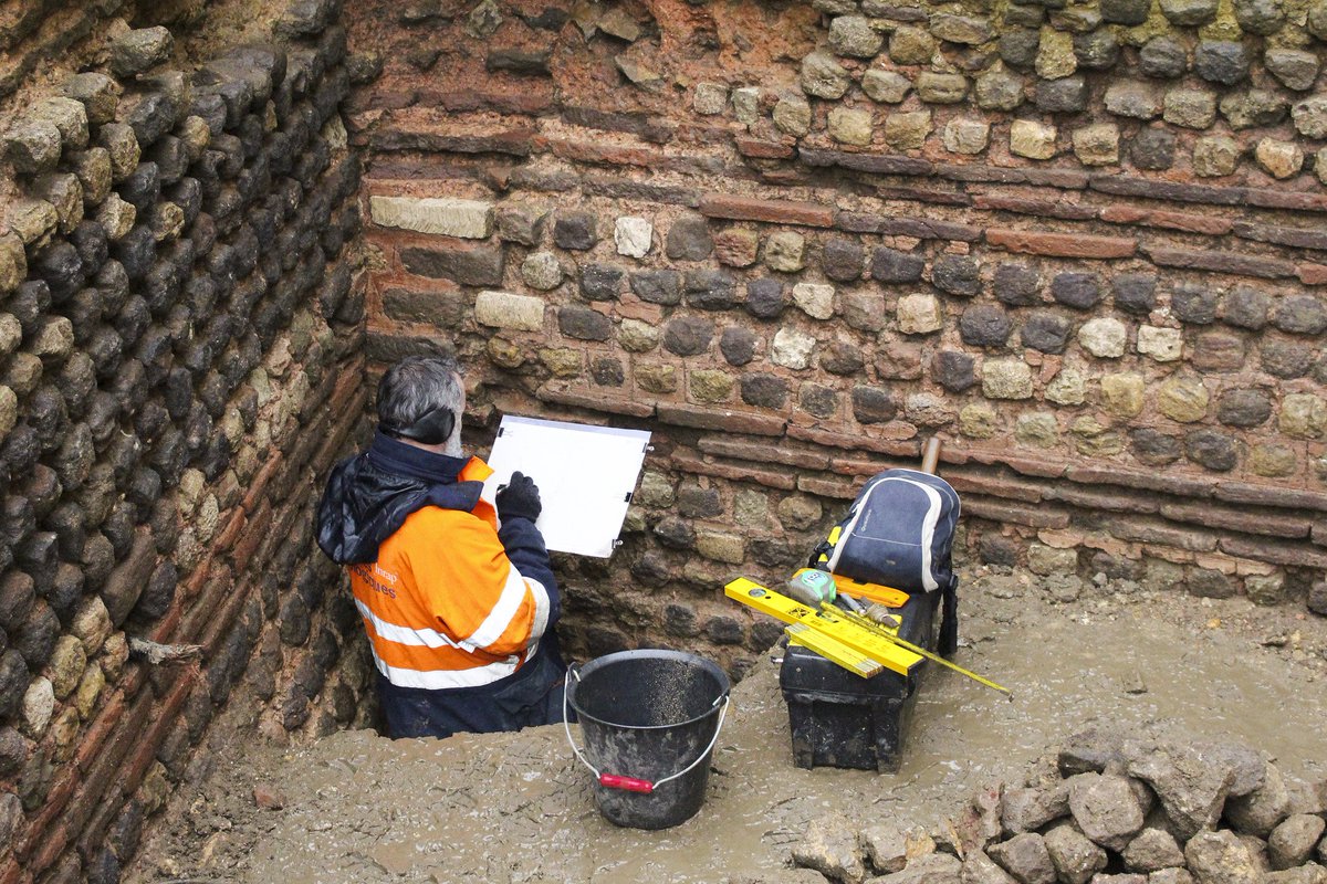 Inrap's tweet photo. #heritageMW #MuseumWeek
Les fouilles des jardins de la cathédrale du Mans ont livré des vestiges inédits de l'enceinte romaine. Un dossier pour le classement de la muraille antique par l'Unesco va être déposé en juin par la ville. #LeMans https://t.co/u9R21dj9TG https://t.co/9YM6pnmVza