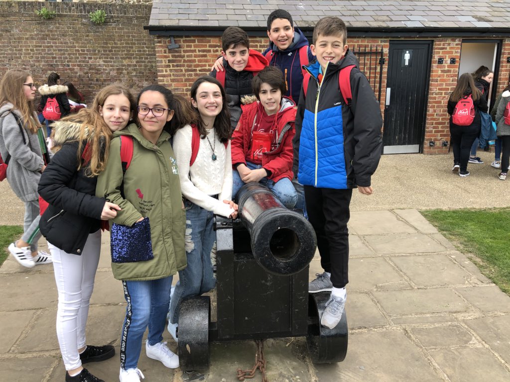 VReinaGijon's tweet photo. Hoy, clases y visita a Rye. #VR #VRontour #ponteencamino #Hastings #Rye https://t.co/ecKdUbOAW4