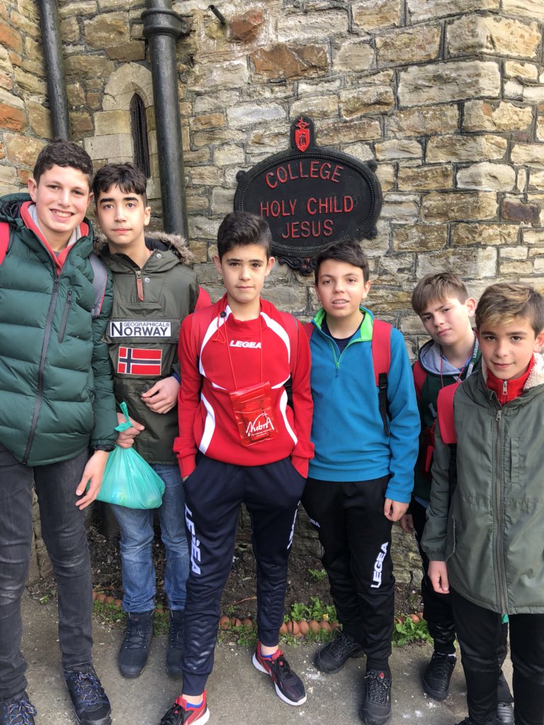 VReinaGijon's tweet photo. Hoy, clases y visita a Rye. #VR #VRontour #ponteencamino #Hastings #Rye https://t.co/ecKdUbOAW4