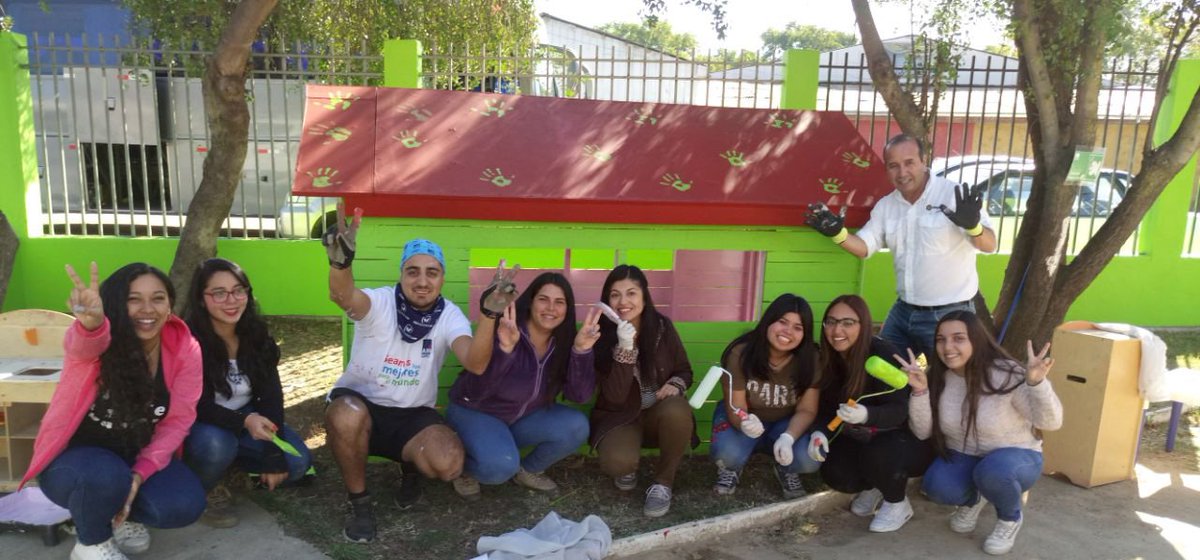 AIEP's tweet photo. ¡Gran aporte de nuestra #RedVoluntariosAIEP en las #BienvenidasSolidarias! Mejoraron juegos infantiles, pintaron murales de forma creativa, instalaron canaletas y como si fuera poco, construyeron un mueble para que pequeños del lugar organicen su material didáctico. 👏 #AIEPTalca https://t.co/XwY8uwjPP4