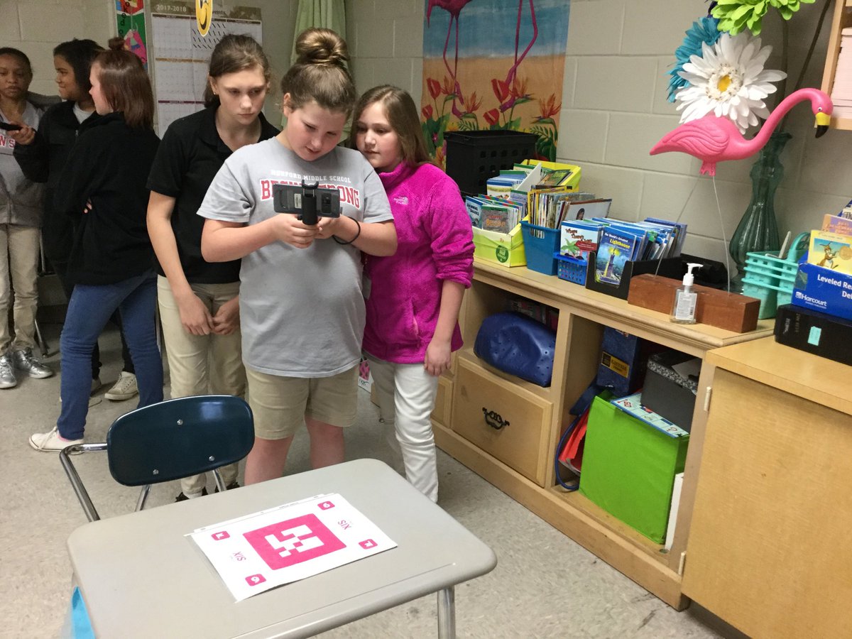 Mrs. Dixon’s class discovering ocean creatures using #Google Expedition Augmented Reality #MMSSTRONG