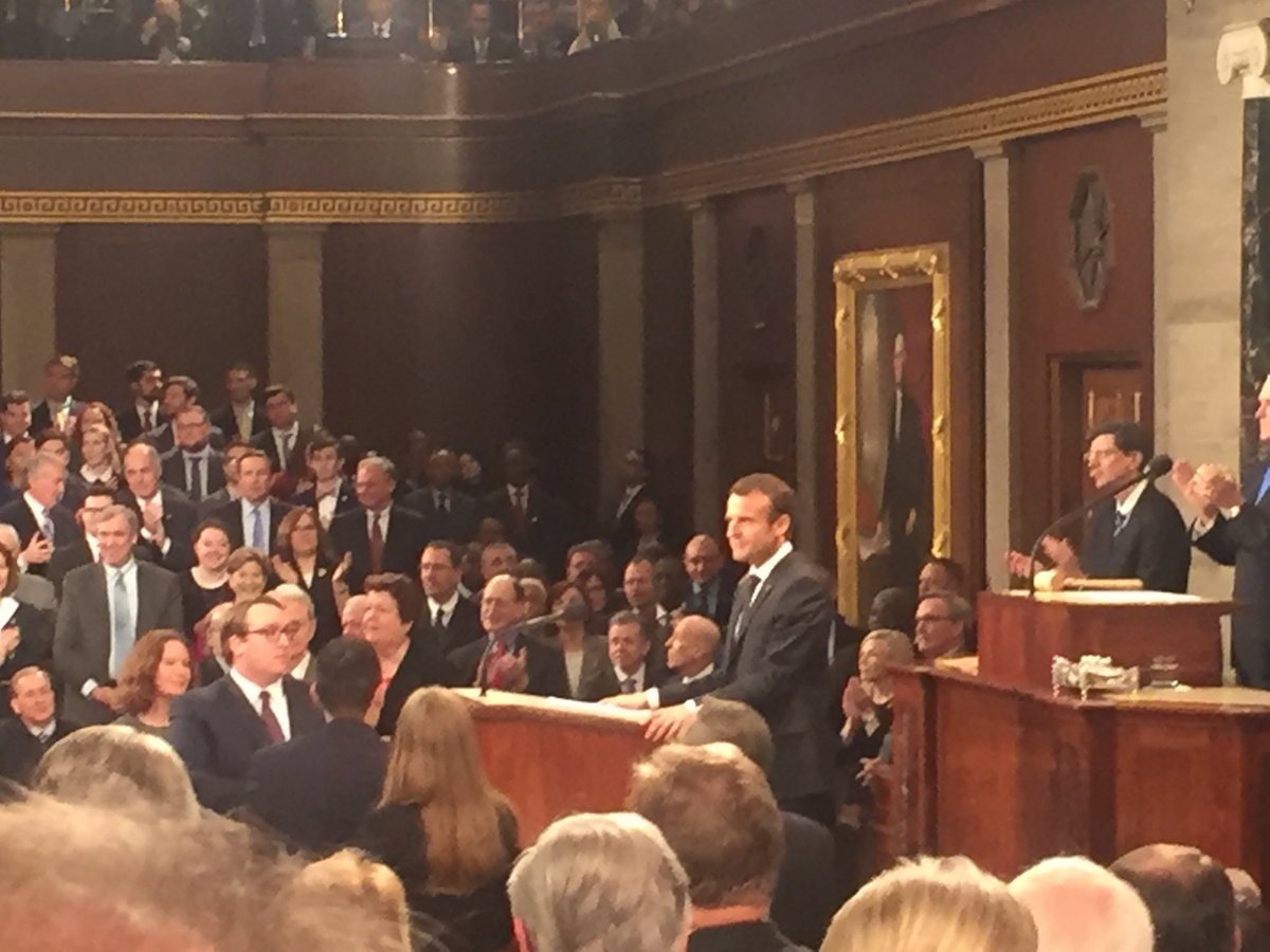jmblanquer's tweet photo. « Face au mensonge nous avons la science, face à l’ignorance nous avons l’éducation! »
Applaudissements debout à répétition pour le président de la République française devant le Congrès des Etats-Unis. https://t.co/6Ebo9PAHED