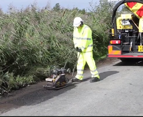 PotholeOpinion's tweet photo. From The Times? I'd have expected better,  click &amp; watch the video - another "how potholes occur" totally ignores a major cause of urban potholes - utilities!
Consolidate 'em like this - perpetuate the problem. Jetpatch may work here, but the pushchair?
https://t.co/3gwPAGDwkK https://t.co/7HAfcFAvyC