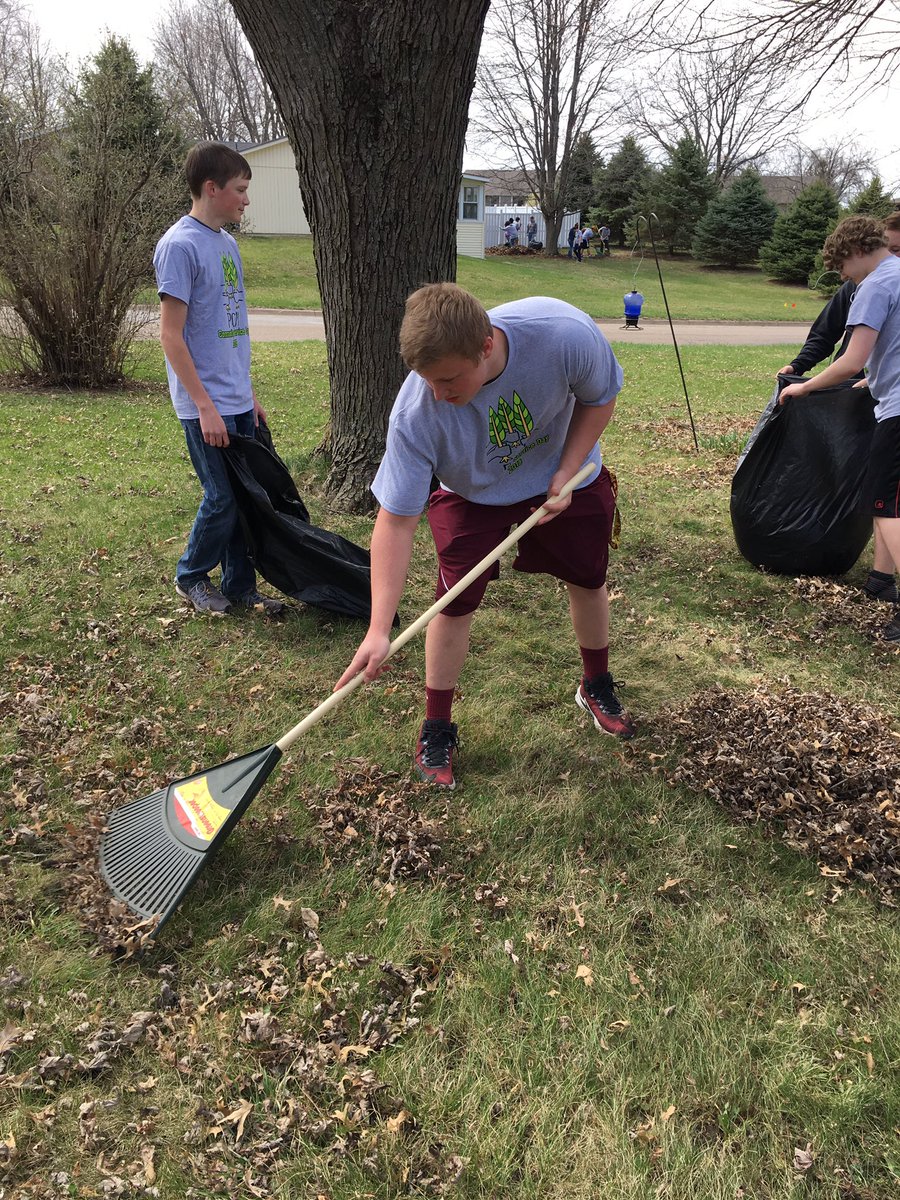MsPohl's tweet photo. Keepin' Monroe beautiful #PCMServes https://t.co/ggVJQ9auRv