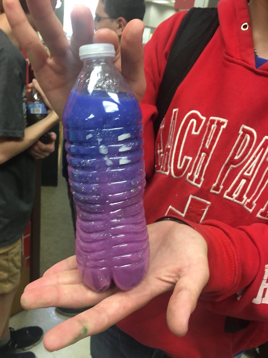 missdatsms's tweet photo. Galaxies in a bottle @SMSeagles16  Makers Space!  😍😍 https://t.co/wuvRUcMv5h