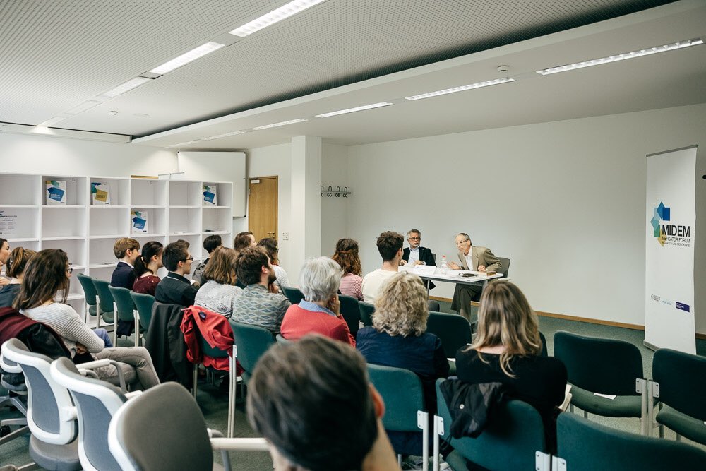 ForumMIDEM's tweet photo. Wie lässt sich der Populismus in #Italien verstehen? Auftakt der MIDEM-Lecture Series #POPULISMUS mit Pier Paolo Portinaro @tudresden_de @GSW_TUDresden @Italien_Zentrum @MercatorDE https://t.co/086kM0g02T