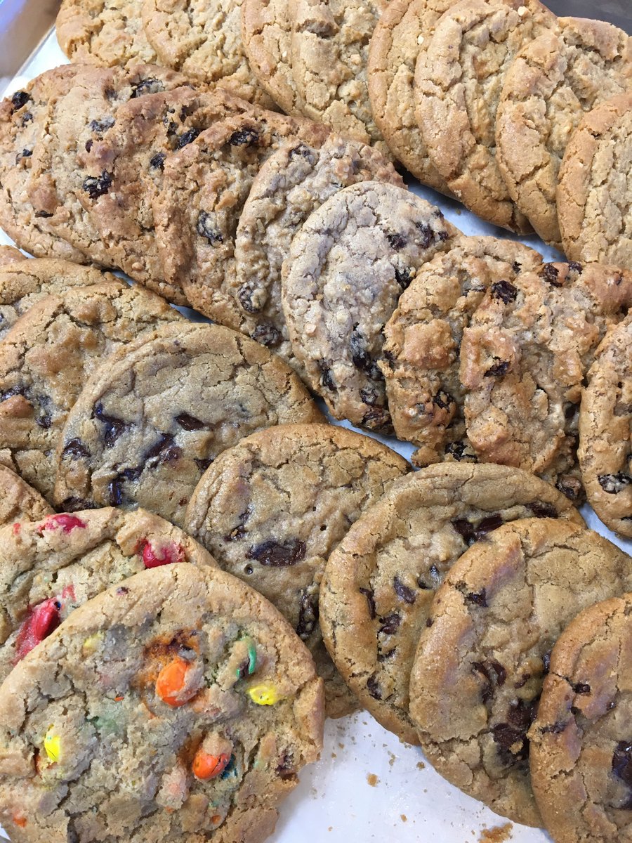 FargoMoose's tweet photo. Free COOKIE Wednesday!!  With any Mighty size sandwich, lunch wrap &amp; entree salad! https://t.co/vpgLvdoTLz