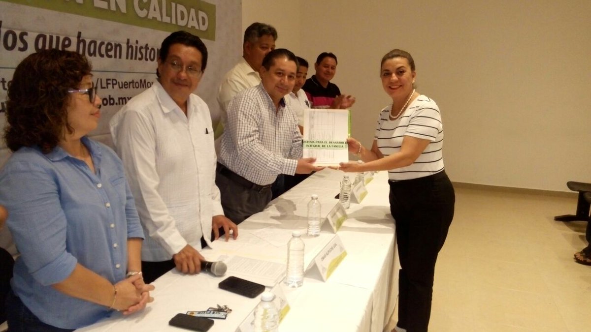 #2EntregaDeConstancias...#CapacitaParaTodos... Un día especial para los #ServidoresPúblicos del <a href="/PtoMorelosAyto/">Ayto. Puerto Morelos</a> #QuintanaRoo @LFpuertomorelos @ICCALPMORELOS <a href="/DIANELALORIA/">DIANELA LORIA</a> <a href="/solangeconchaa/">Sol Concha</a> <a href="/licsergiochago/">Sergio Chalé Gómez</a> <a href="/chetubien/">Comunidad Chetubien</a> <a href="/JOSEMAN57767421/">JOSÉ MANUEL GUZMÁN RÍOS</a> <a href="/Patrici72176216/">Patricia Pulido</a> <a href="/DIFPuertoM/">DIF Puerto Morelos</a>