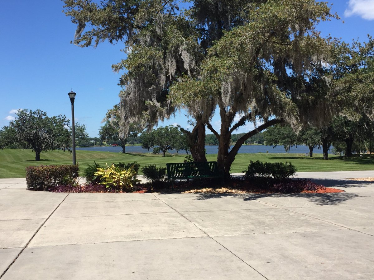 SaintLeoWBB's tweet photo. Lunch views from our dining hall, how could you not love it! #Beautiful #Sunnyout #FLliving @coachc9 @MegD_10 @CoachA_42 https://t.co/Ifm5bt4y8H