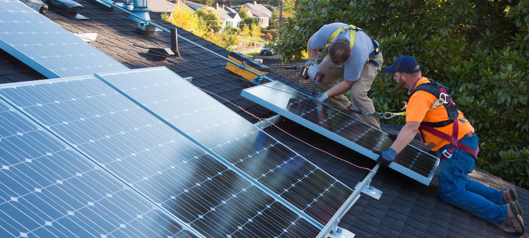 SolarFred's tweet image. Once again, utilities weaken distributed solar power with policy wins. Almost like they don't like other people producing their own power. Batteries may one day be DERs' revenge if they keep this up. #GridDefection ow.ly/EDKP30jFV3N