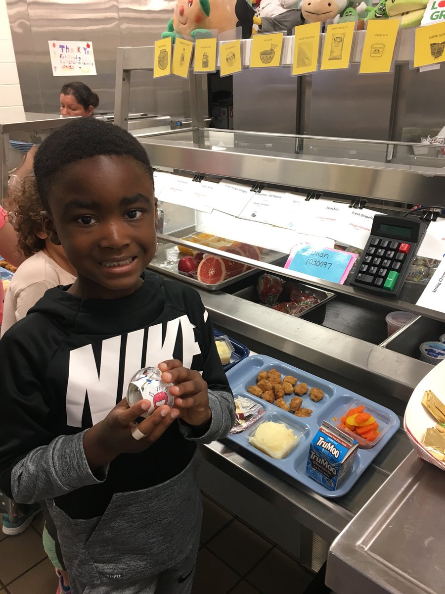 Julian has healthy trays and great manners!   Awesome job!