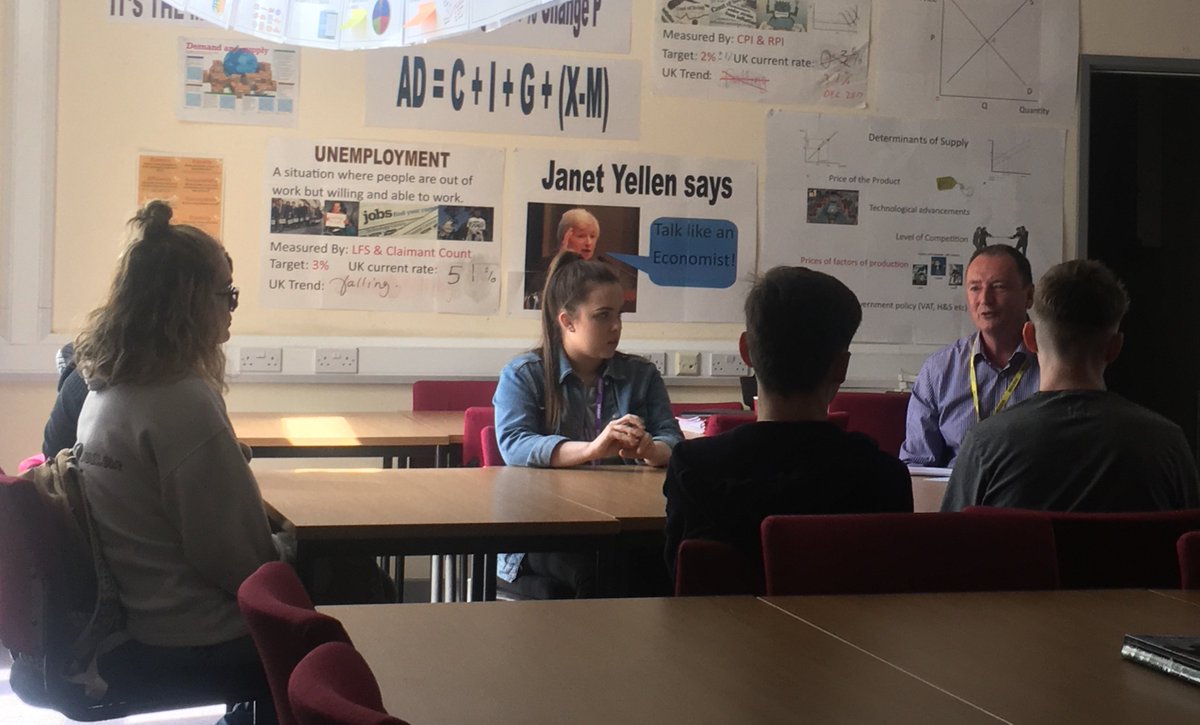 HsfcHonours's tweet photo. Thank you to Steve from Advanced Funding Solutions for delivering the ‘Preparation for interviews’ masterclass to @hpoolsfc Career Ready students #raisingaspirations https://t.co/YFn463DTIo