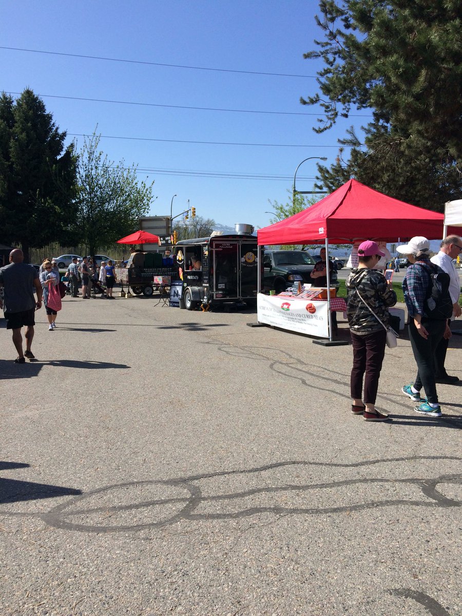farmerbobkfcm's tweet photo. Beautiful day to be at your local Farmers Market. @farmerbobkfcm kelownafarmersandcraftersmarket https://t.co/gVtS5GoHuE