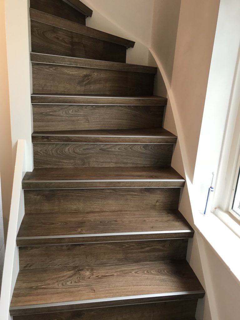 Marcusinterieur's tweet photo. Mooie trap opgeleverd met #pvc van @QuickStepFloor #livyn, het resultaat mag er zijn! https://t.co/dokpMhMgLy
