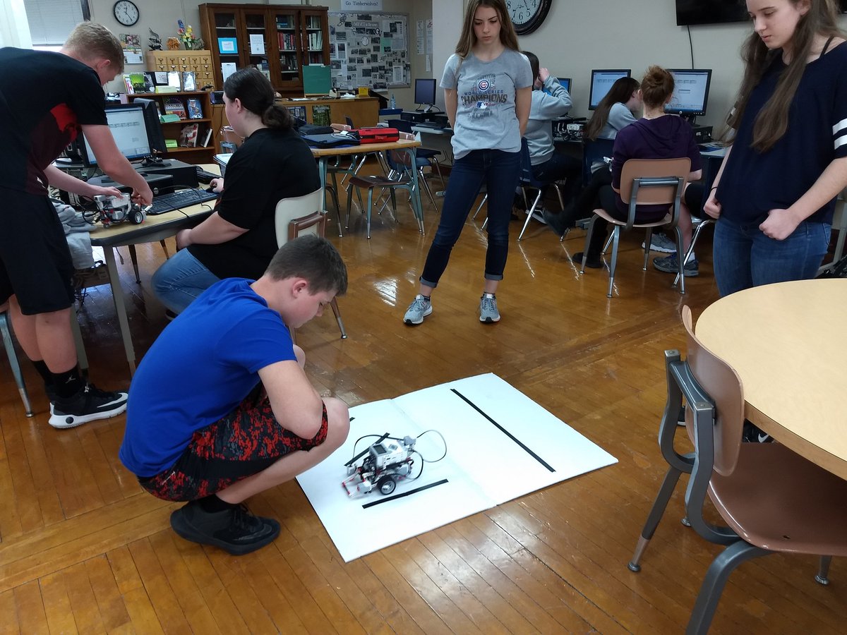 macklin_lara's tweet image. It&apos;s the orchard challenge today in tech. #codingrobots @OkawValley