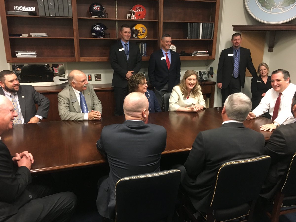 SenTedCruz's tweet photo. Glad to meet with @TexasFarmBureau’s AgLead and FarmLead members this morning! Together, we discussed the important role our Texas farmers contribute both to the economy and to Texas’ agricultural communities. https://t.co/yYigEbOyb6