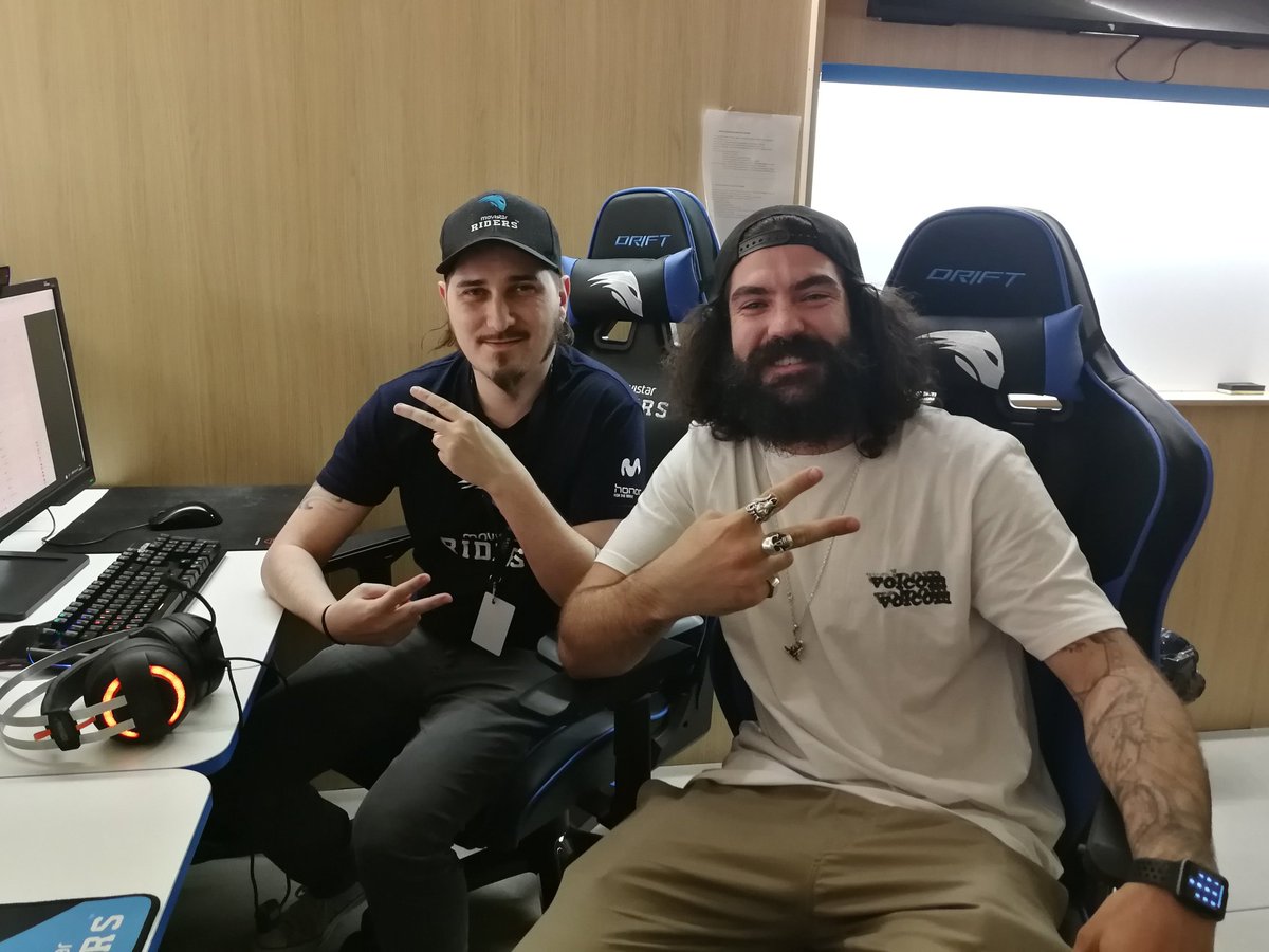 🏅STREAMING OLÍMPICO🏅

<a href="/Reginoherma/">Regino Hernandez</a> se quedó con ganas de volver al Movistar eSports Center, así que a las 20:00 lo tendréis en streaming con @Kam1eSports para demostrar de qué pasta está hecho un medallista olímpico.

🕒 20:00h.

📺 twitch.tv/movistar_rider…