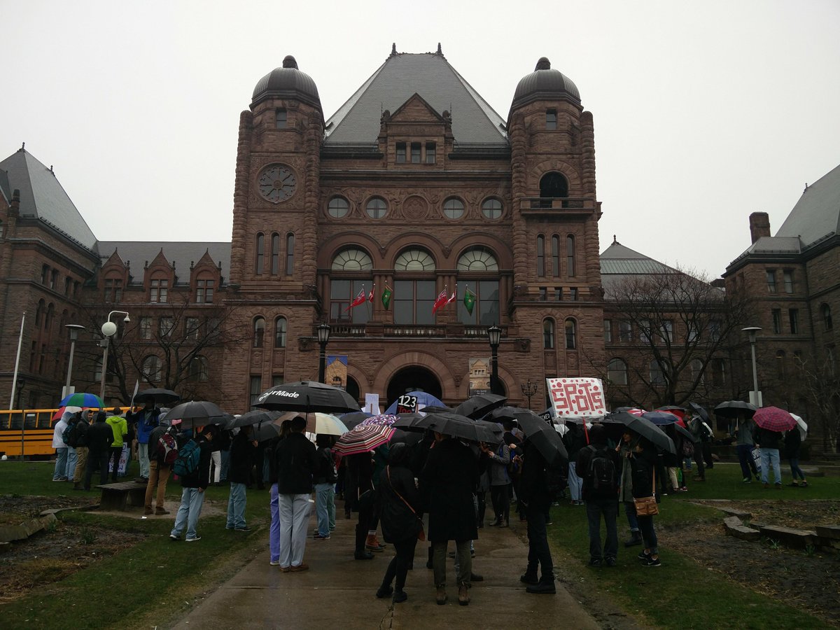 Congrats to <a href="/Spots4Docs/">Spots4Docs</a> for organizing a successful rally today at Queen's Park! #Spots4Docs <a href="/UofTMDprogram/">U of T MD Program</a> Keep the conversation going at @MedEdConference 2018!