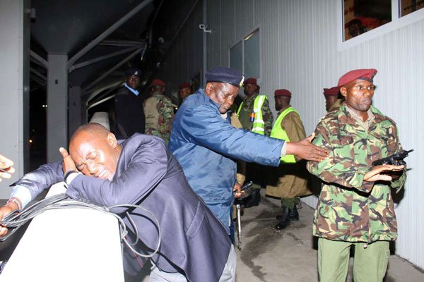 solo_ambuku's tweet photo. @hamudi_za @TheStarKenya #Securitate, courtesy of #JubileeMegalomaniacs. #TanoTerror #MigunaDeported #BringBackMigunaMiguna #PoliceState #RIPKennethMatiba #NotYetUhuru ! ๐ https://t.co/7fYX7xeEgq