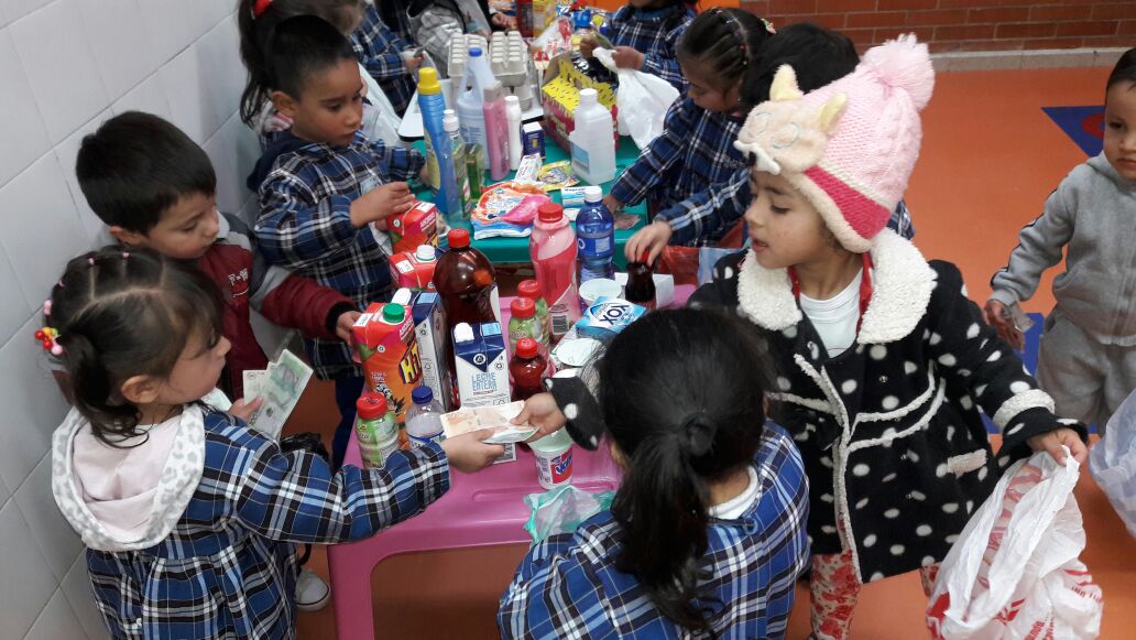 integracionbta's tweet photo. 'Los pequeños pero grandes soñadores'. Hoy desde el jardín 'Juan Rey' de San Cristóbal, se busca fortalecer en los niños y niñas, valores sociales como el trabajo en equipo, la amistad y el compañerismo. #NosMovemosPorLaNiñez https://t.co/X2Z7gftfD8