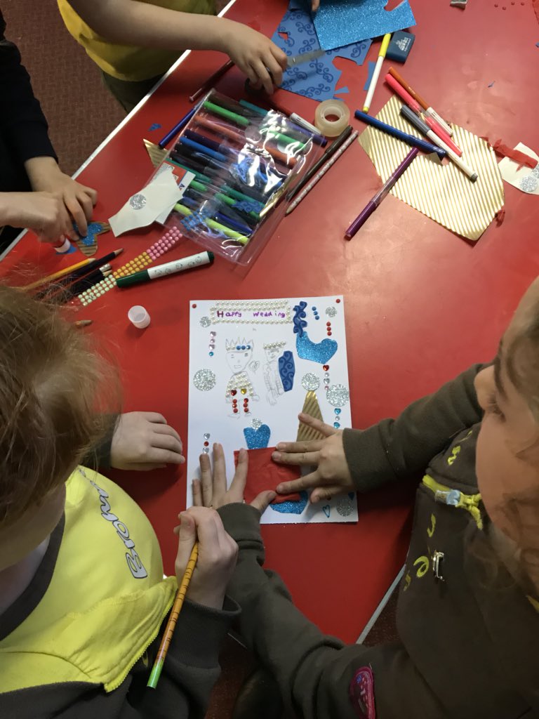 TawnyOwlEmma's tweet photo. .@KensingtonRoyal my Brownies hard at work making #royalbaby and #royalwedding cards! Keep an eye on the letterbox! @Girlguiding @Girlguiding_NWE @LancsNW #notenoughglitter https://t.co/6eTRyC9e3Z