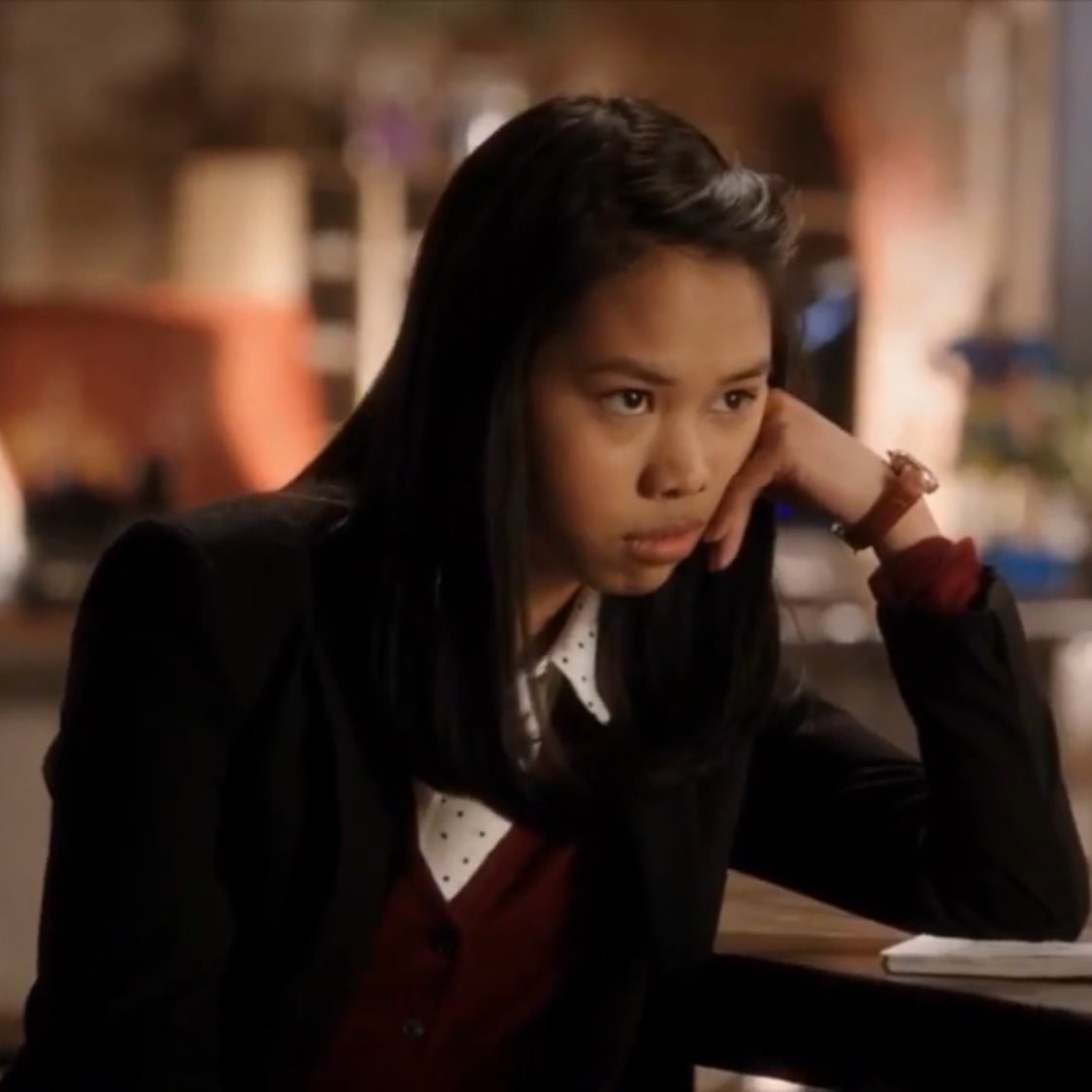 MsNikkiCastillo's tweet photo. #PattyLogan patiently waiting... 😐 #Throwback to 315 #ScorpionCBS.. #TeamScorpion or #TeamCentipede.. #AreWeThereYet #ScorpionSeason5.. having #ScorpionMondayWithdrawals 😶.. #YoungHollywood #ActorsLife 😊💜💕 https://t.co/8EZT9LsaZv